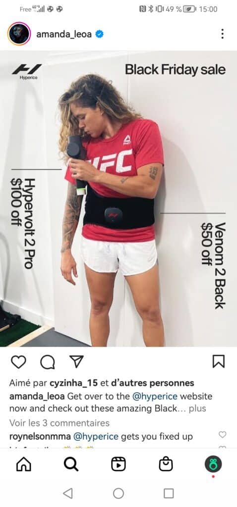 Amanda Leoa de l'UFC entrain d'essayer l'hypervolt 2 de la marque Hyperice